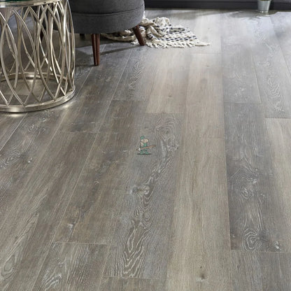 Lakeside Oak Click LVT – image 1