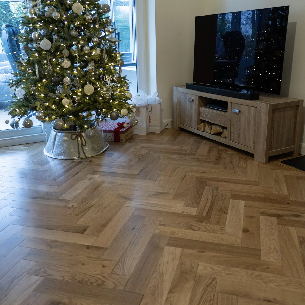 Natural Smooth Oak 90mm Engineered Herringbone – laid in a living room