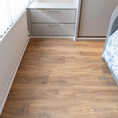 Natural Medium Oak 12mm Laminate – image 1
