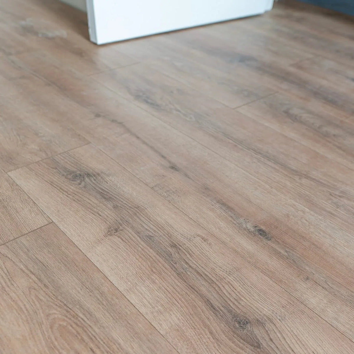 Caribbean Oak 12mm Laminate – image 1