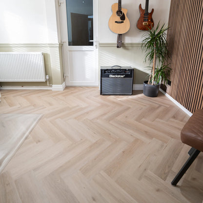 Nevada Ash Herringbone Click LVT – image 1