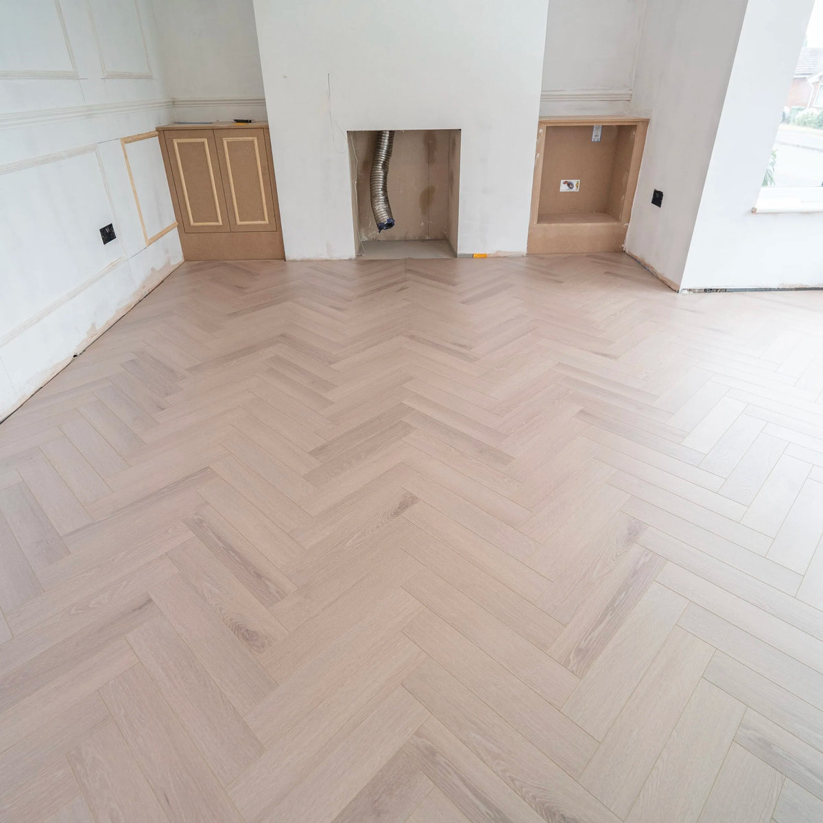 Pearl Oak Herringbone 12mm Laminate – image 1