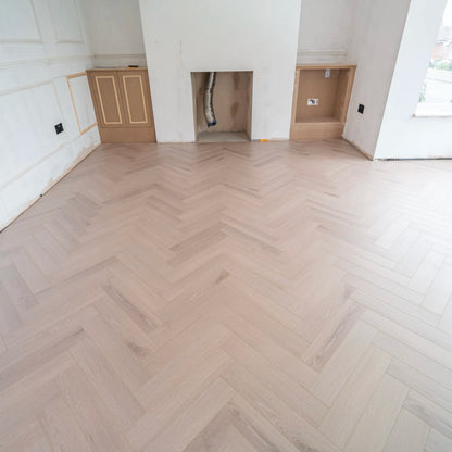Pearl Oak Herringbone 12mm Laminate – image 1