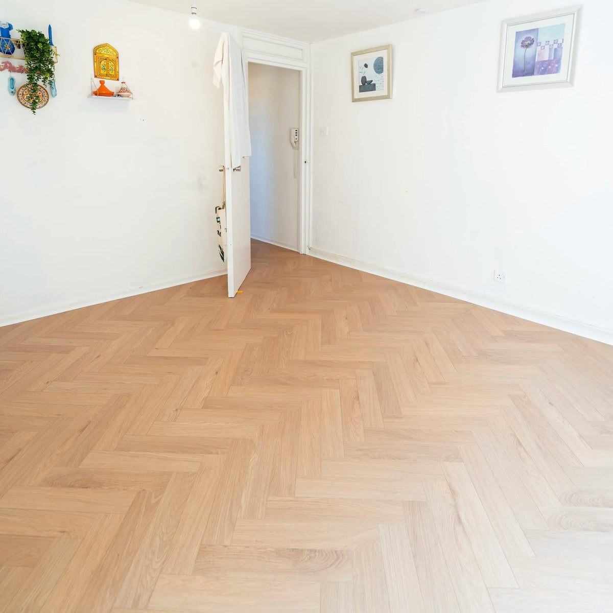 Sunset Oak Herringbone 12mm Laminate – image 1