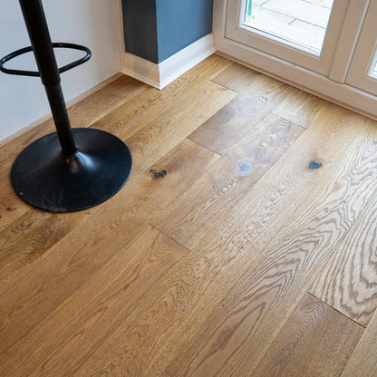 Brushed Golden Oak Hand Scraped 180mm Engineered Plank – image 1