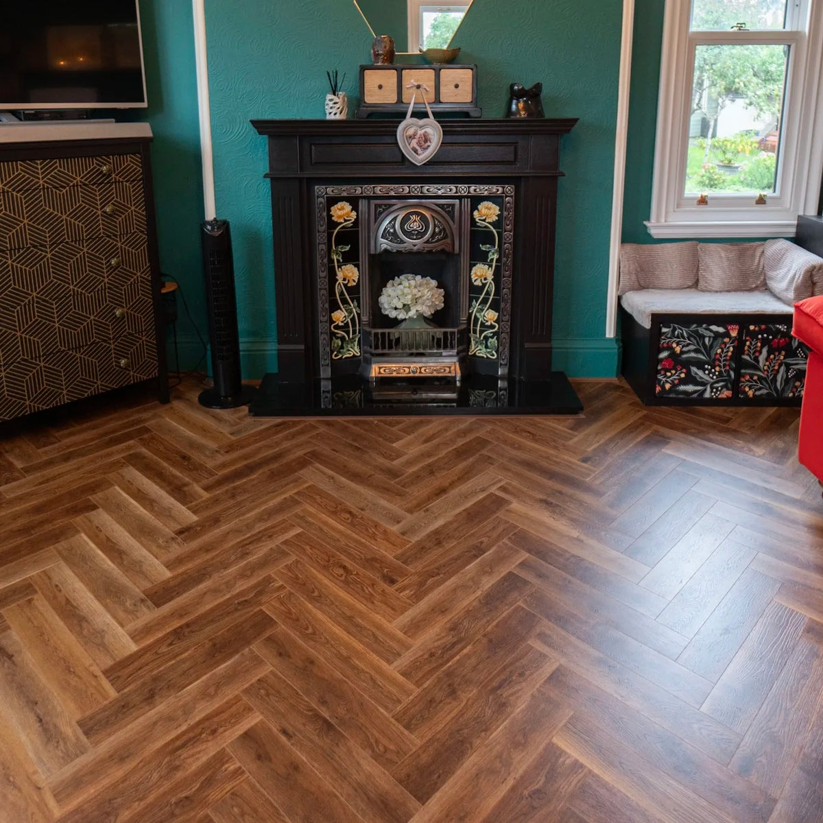 Terrain Oak Herringbone 12mm Laminate – image 1