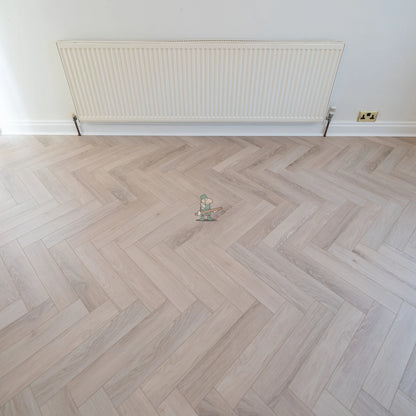 Glacier Oak Herringbone 12mm Laminate – image 8