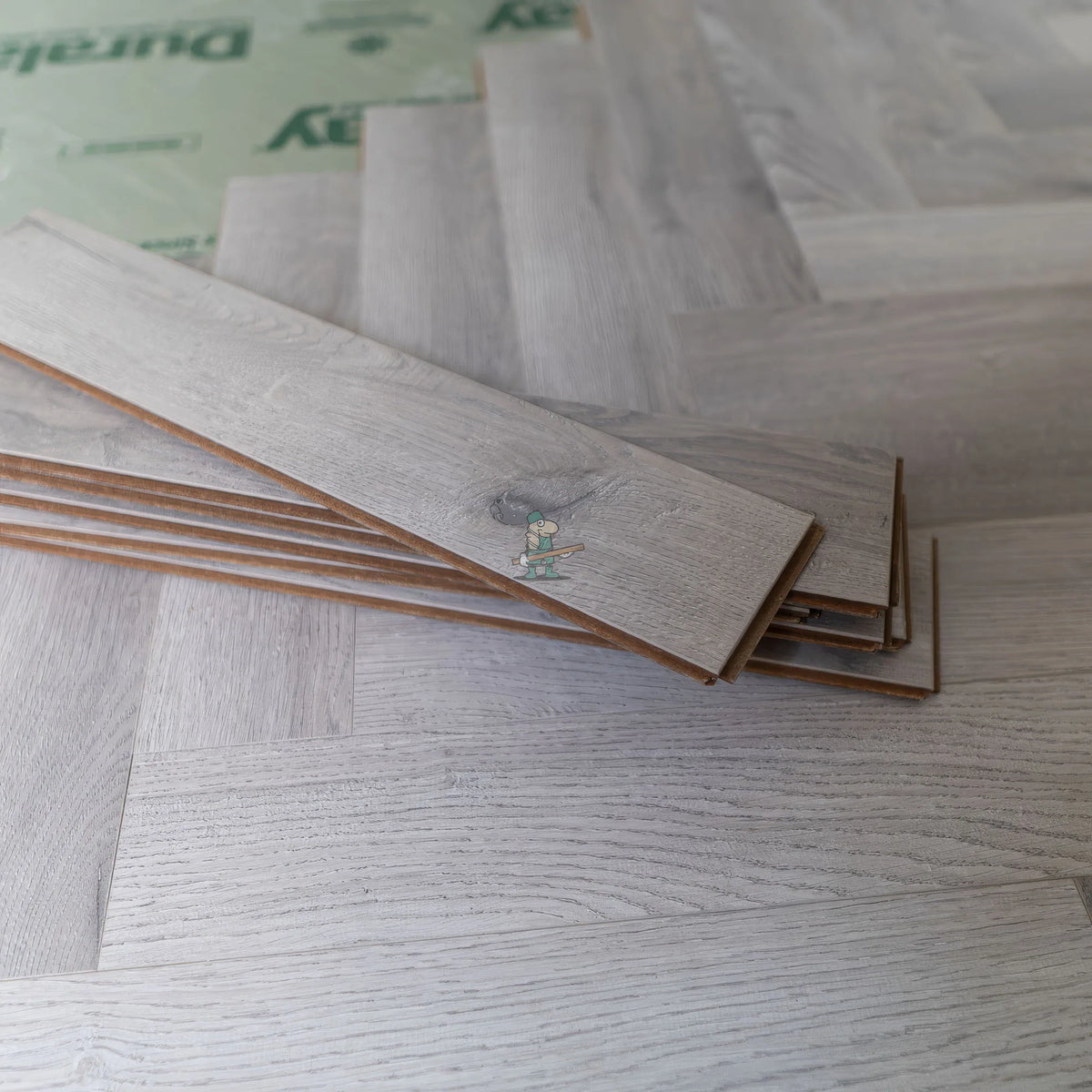Castle Grey Oak Herringbone 12mm Laminate – image 2