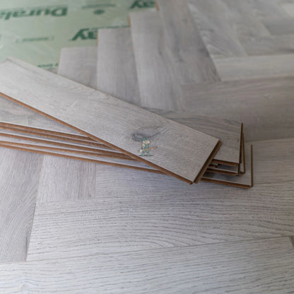 Castle Grey Oak Herringbone 12mm Laminate – image 2