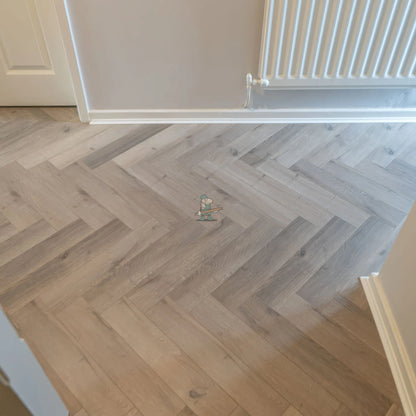 Castle Grey Oak Herringbone 12mm Laminate – image 7
