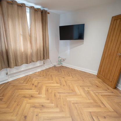 Regency Oak Herringbone 12mm Laminate – image 11