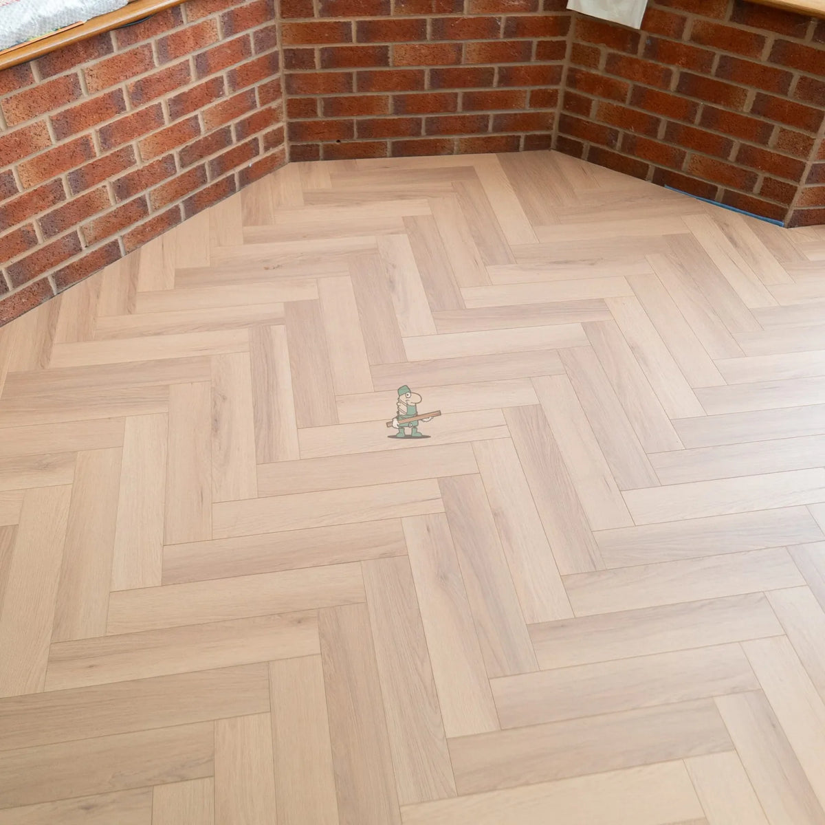 Classic Oak Herringbone 12mm Laminate – image 4
