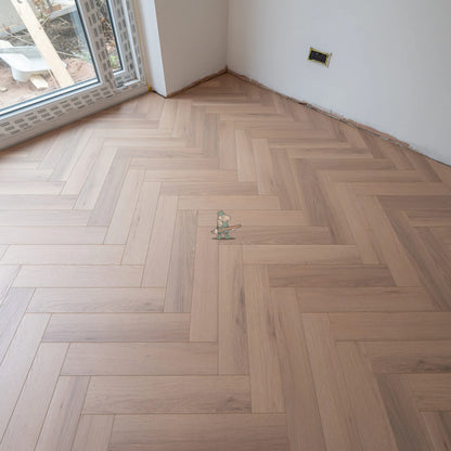Classic Oak Herringbone 12mm Laminate – image 8
