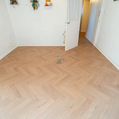 Sunset Oak Herringbone 12mm Laminate – image 7