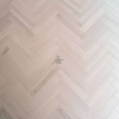 Pearl Oak Herringbone 12mm Laminate – image 3