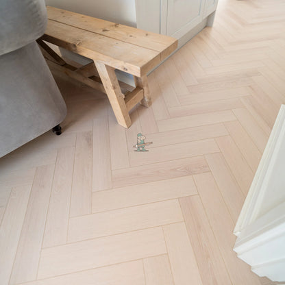 Linen Oak Herringbone 12mm Laminate – image 4