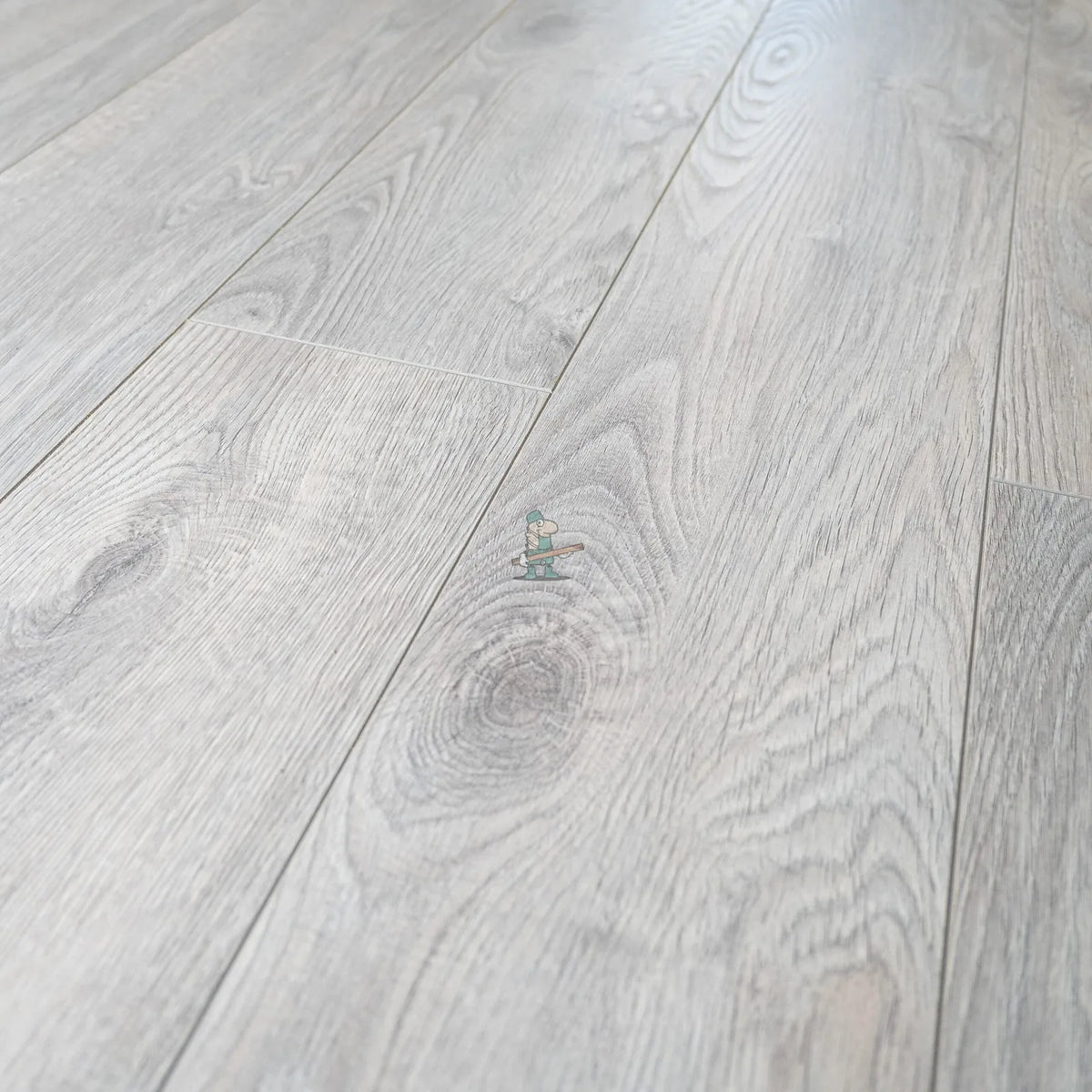 Porcini Oak 12mm Laminate – image 11