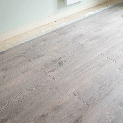 Porcini Oak 12mm Laminate – image 8