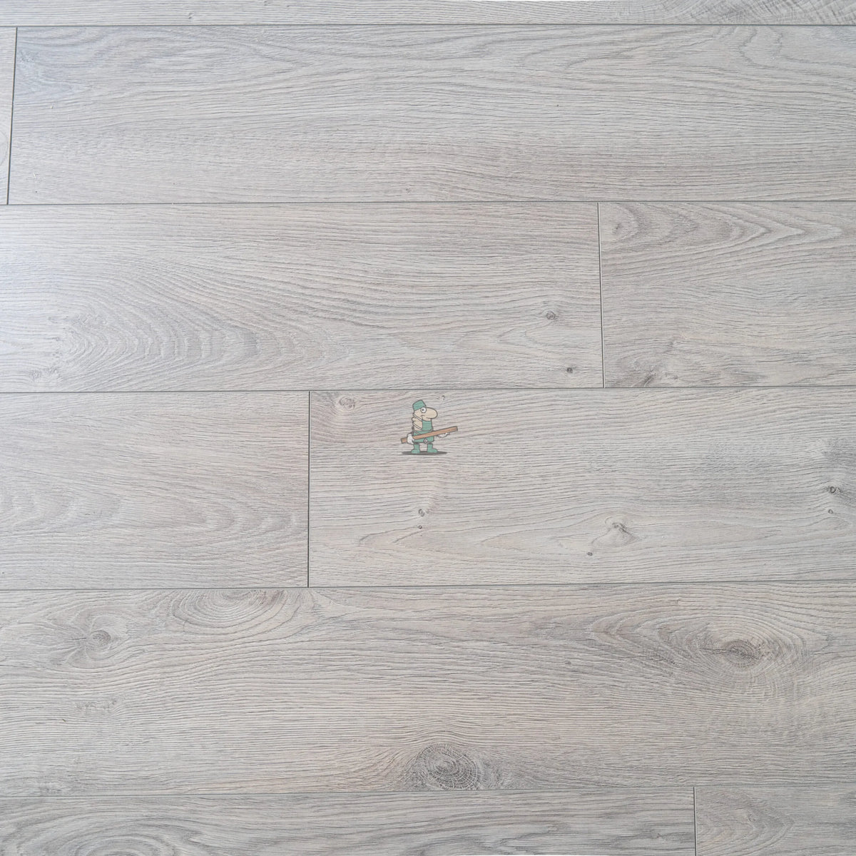 Porcini Oak 12mm Laminate – image 2