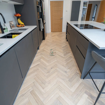 Worn Cathedral Oak 70mm Engineered Herringbone – image 6
