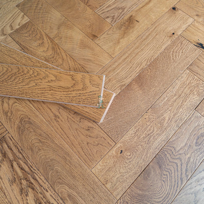 Cottage Oak 90mm Engineered Herringbone – close-up of the surface