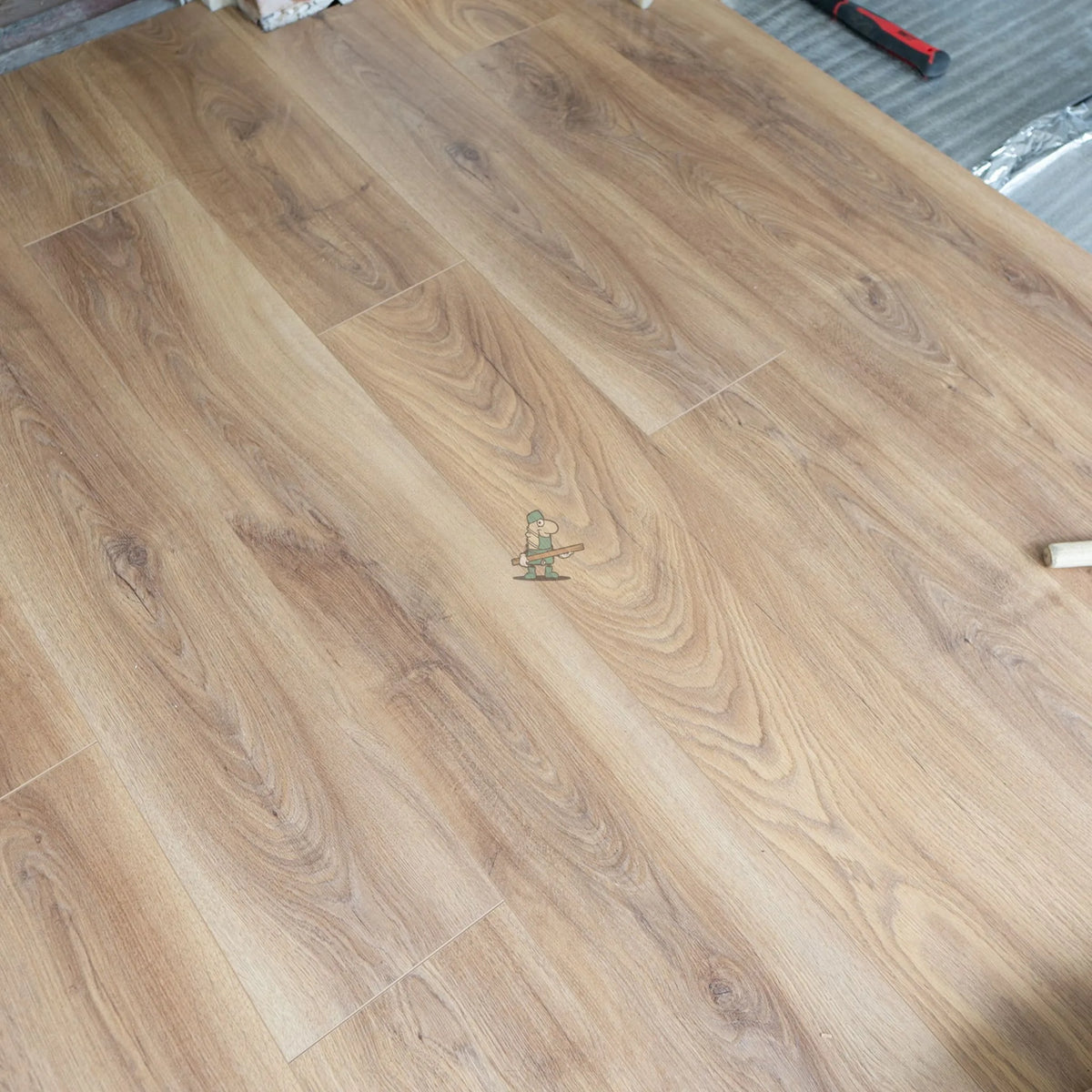 Natural Medium Oak 12mm Laminate – image 11