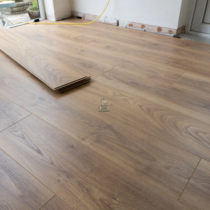 Natural Medium Oak 12mm Laminate – image 12