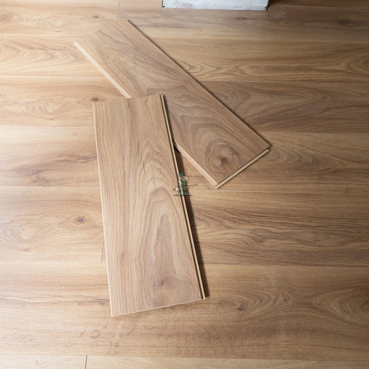 Natural Medium Oak 12mm Laminate – image 10