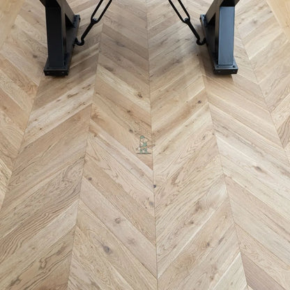 Natural Brushed Oak 90mm Engineered Chevron – image 8