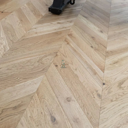 Natural Brushed Oak 90mm Engineered Chevron – image 4