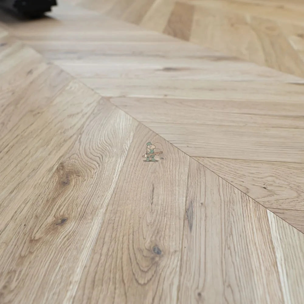 Natural Brushed Oak 90mm Engineered Chevron – image 3