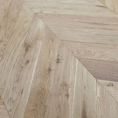 Natural Brushed Oak 90mm Engineered Chevron – image 9