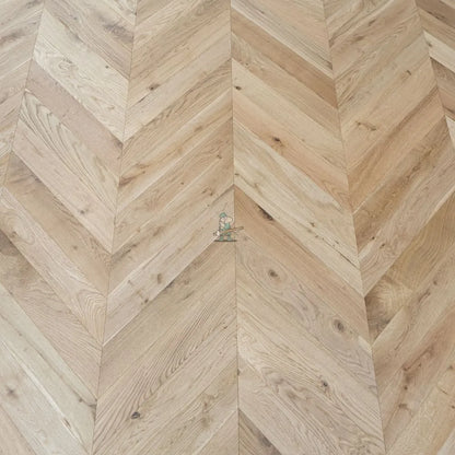 Natural Brushed Oak 90mm Engineered Chevron – image 5