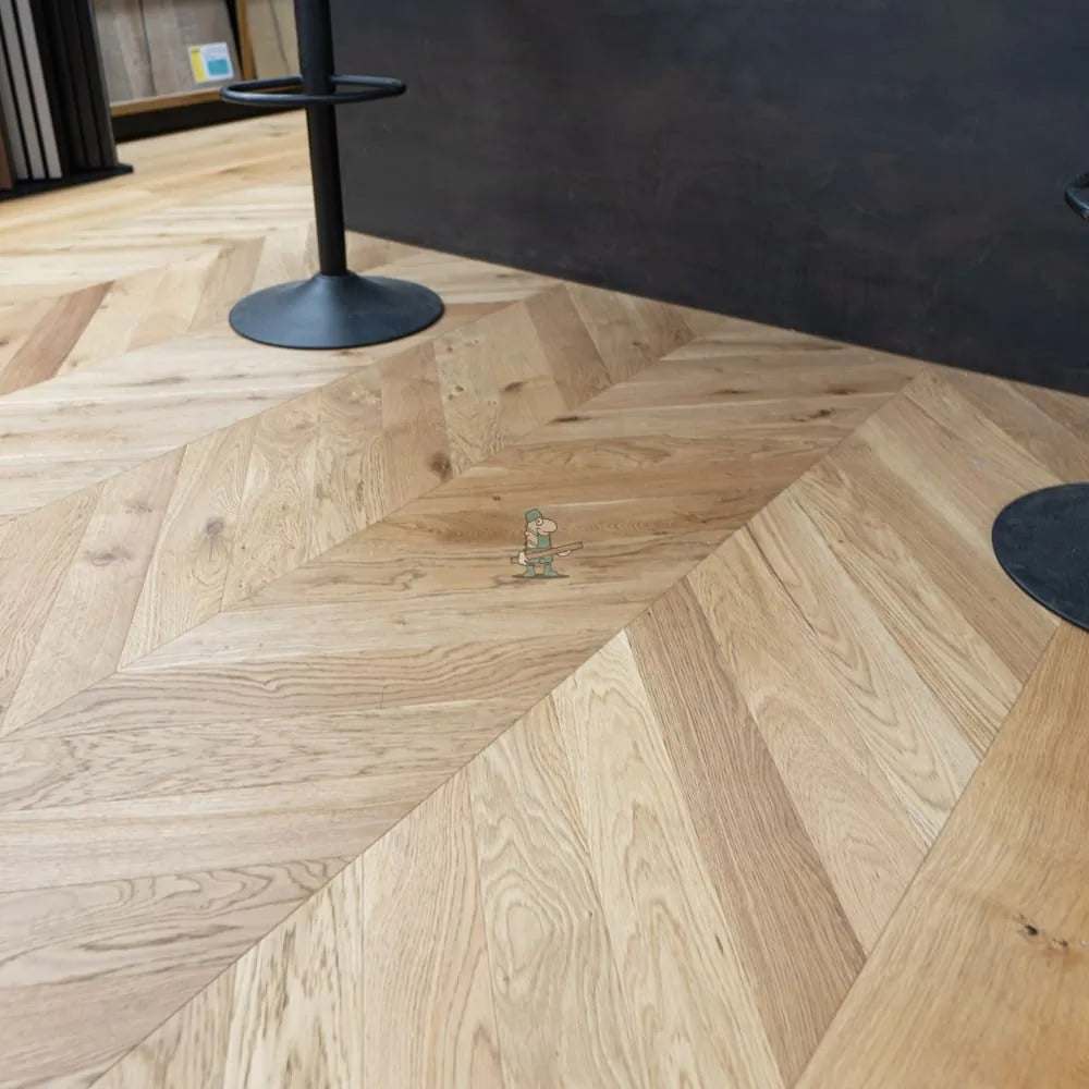 Natural Brushed Oak 90mm Engineered Chevron – image 6
