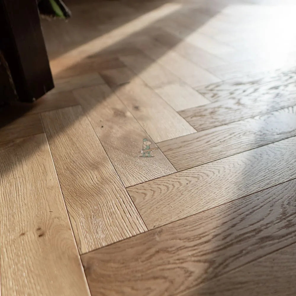Natural Brushed Oak 90mm Engineered Herringbone, 18/4mm – image 8