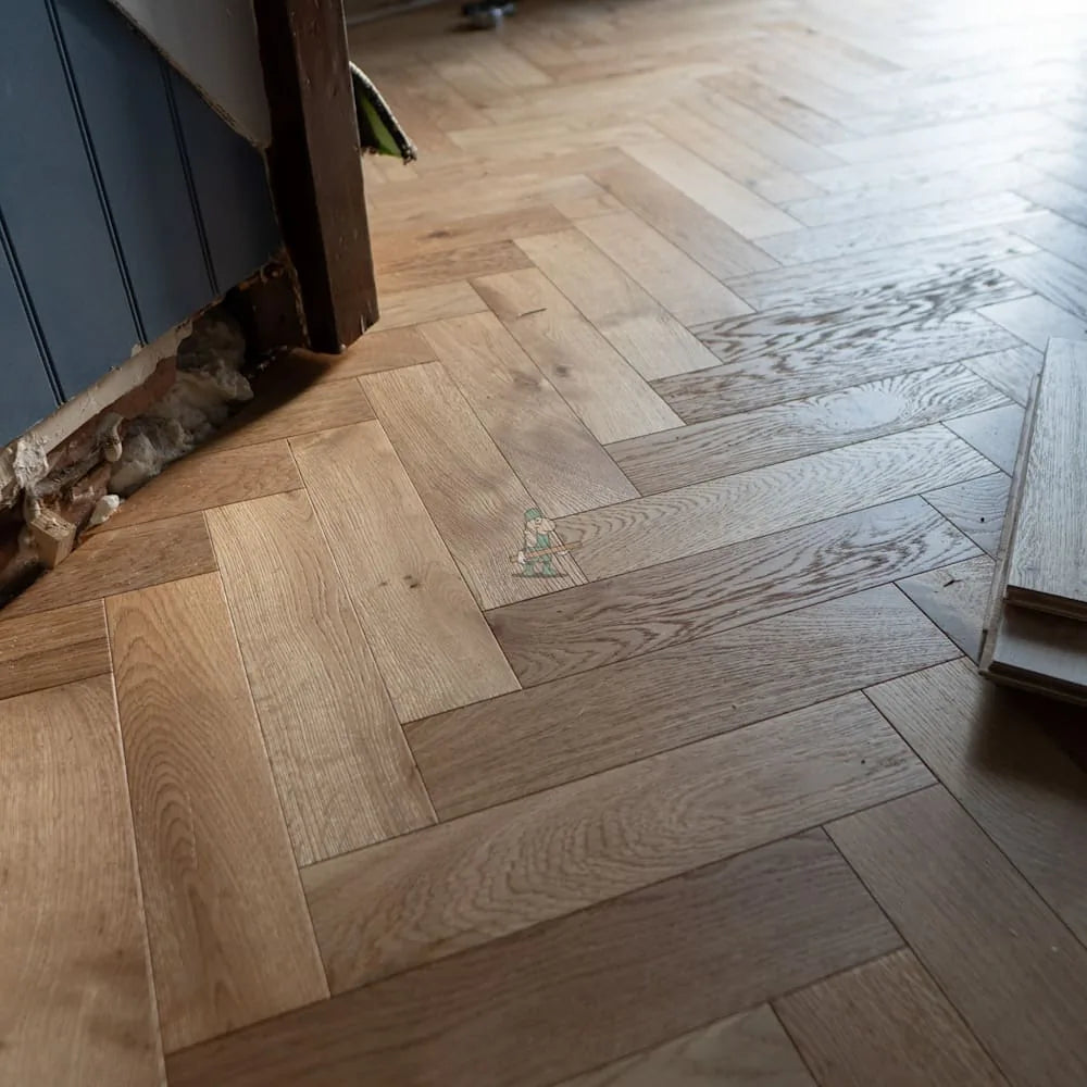 Natural Brushed Oak 90mm Engineered Herringbone, 18/4mm – image 9