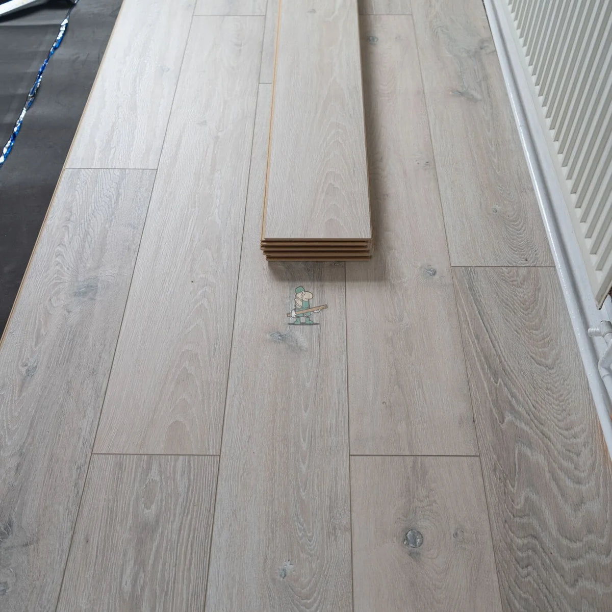 Weathered White Oak 12mm Laminate – image 9