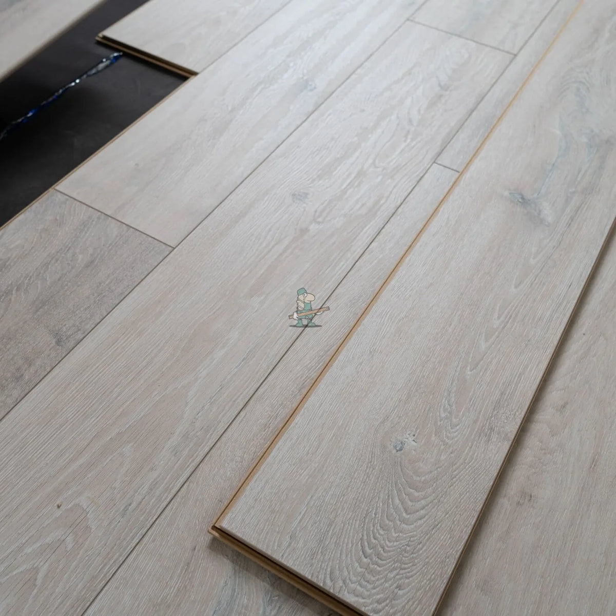 Weathered White Oak 12mm Laminate – image 10