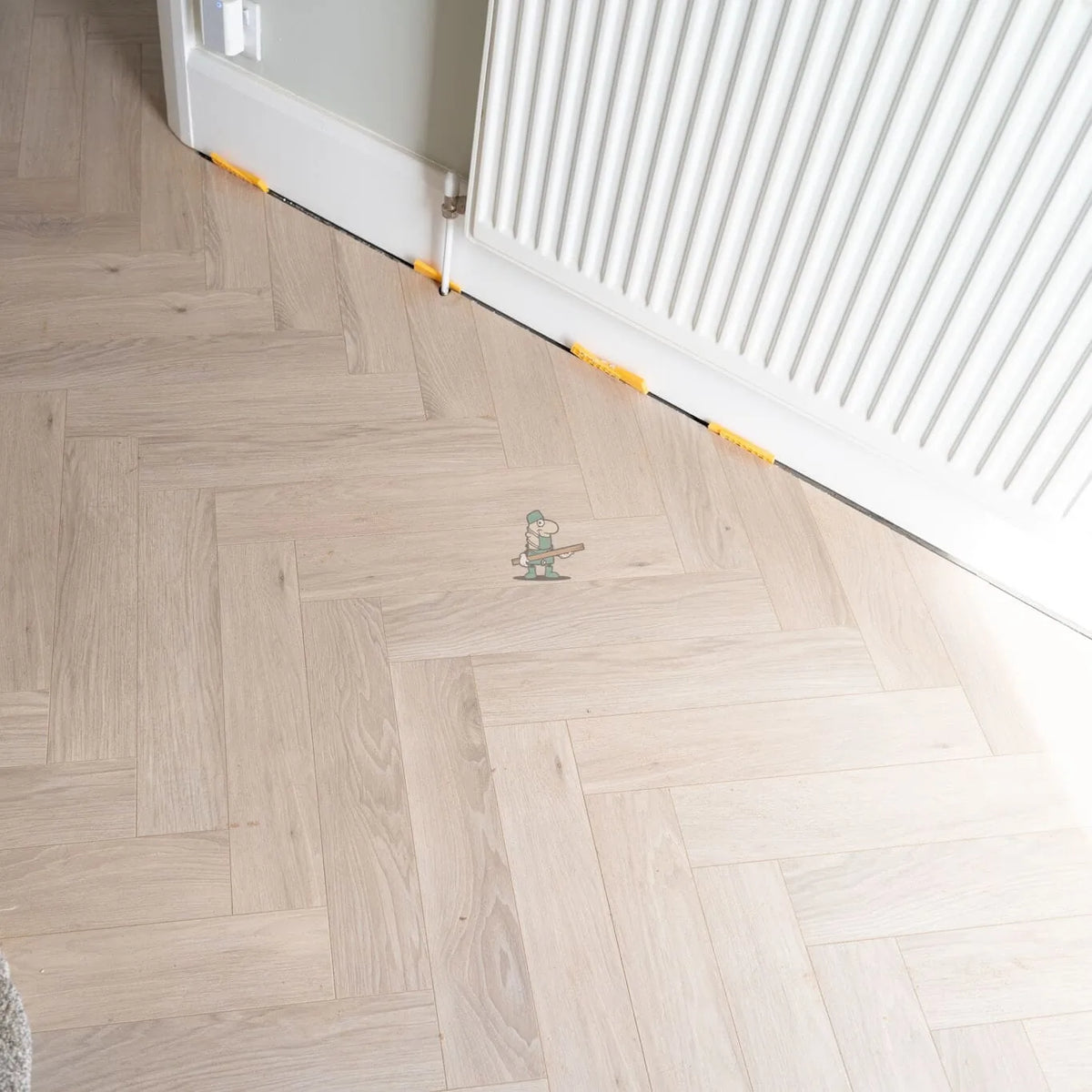 Glacier Oak Herringbone 12mm Laminate – close-up of the surface (2)