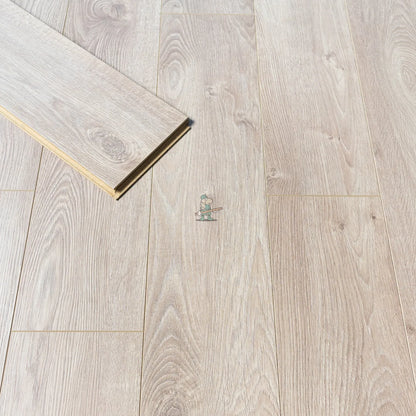 Nude Oak 12mm Laminate – image 2