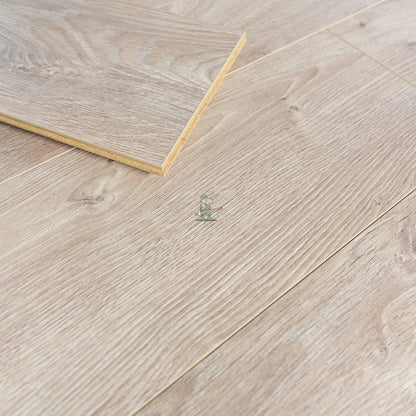 Nude Oak 12mm Laminate – image 4