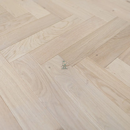Pale Invisible Oak 90mm Engineered Herringbone, 14/3mm – image 2