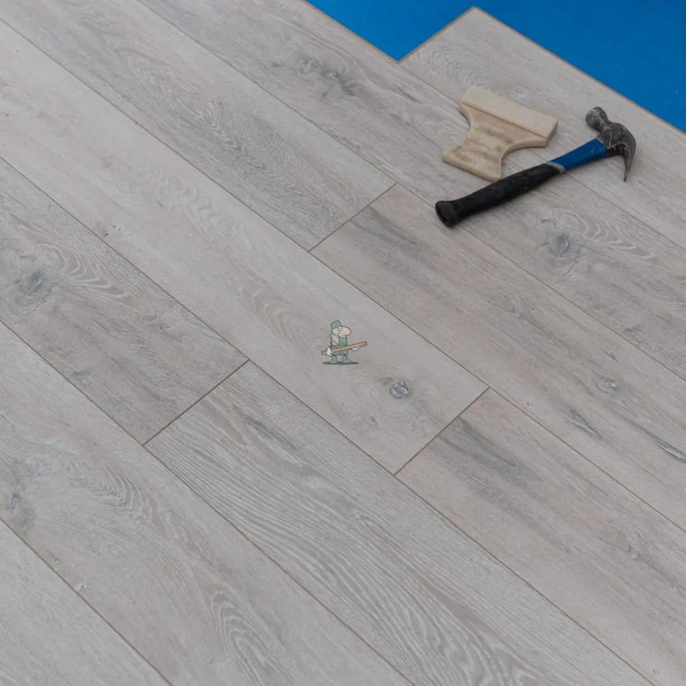 Weathered White Oak 12mm Laminate – image 3