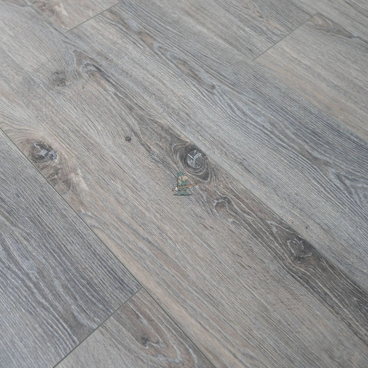 Tornado Grey Oak 12mm Laminate – image 3