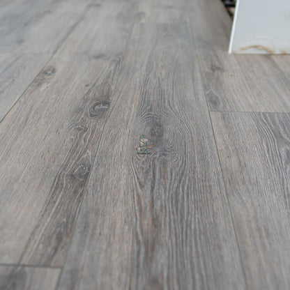 Tornado Grey Oak 12mm Laminate – image 4