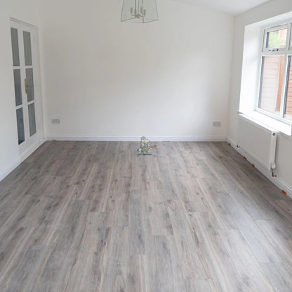 Tornado Grey Oak 12mm Laminate – image 7