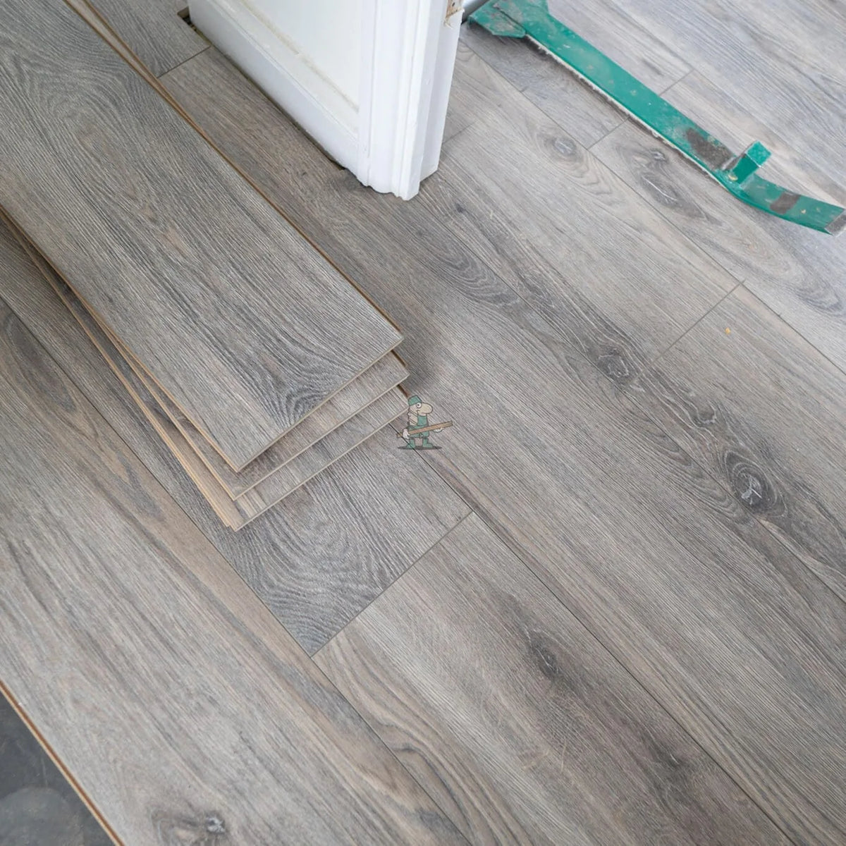 Tornado Grey Oak 12mm Laminate – image 10