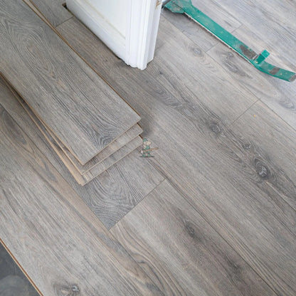 Tornado Grey Oak 12mm Laminate – image 10