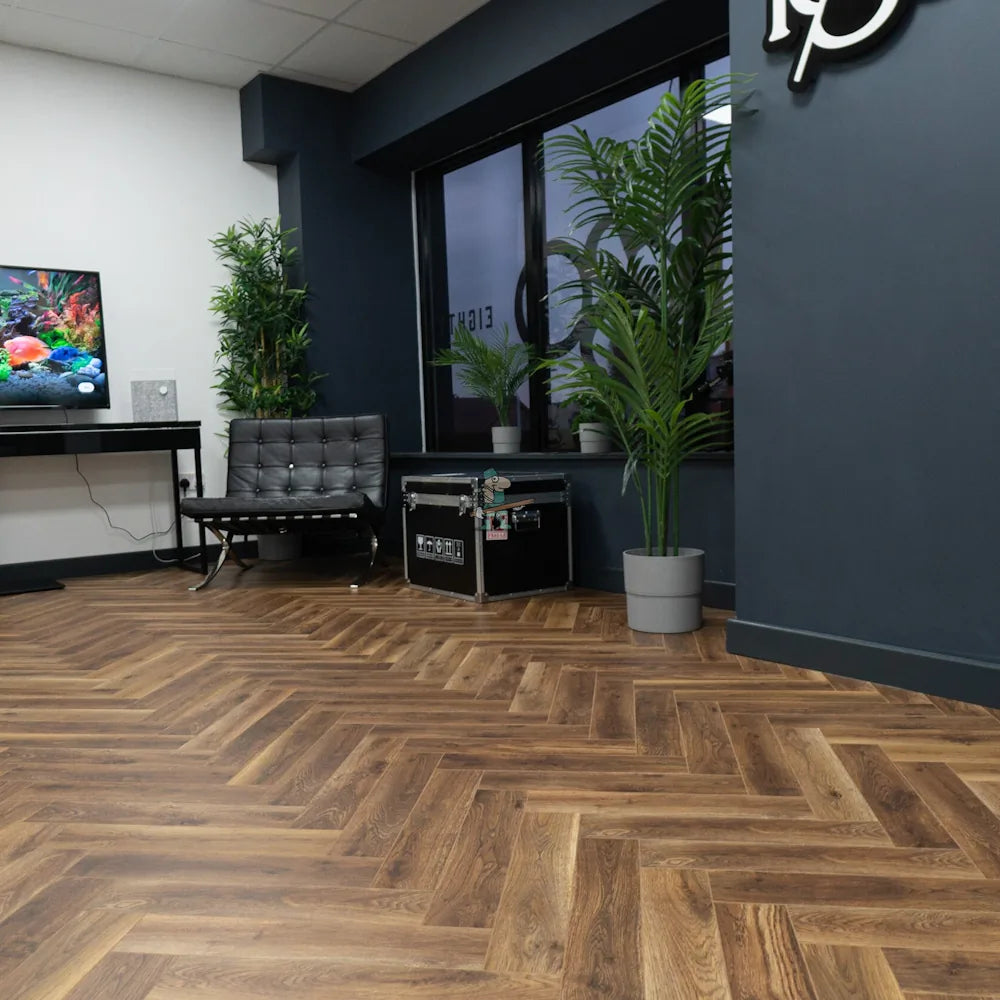 Terrain Oak Herringbone 12mm Laminate – image 12