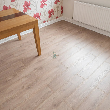 Nude Oak 12mm Laminate – image 7